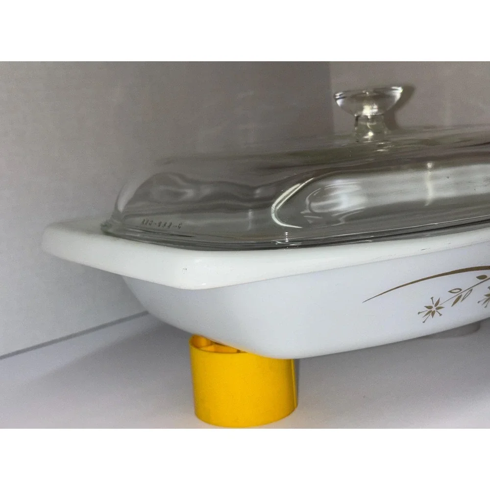 Vintage Pyrex Casserole Dish: Golden Honeysuckle, 1.5 Quart with Lid